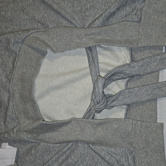 EVIDNT Women's Back Tie Crewneck Sweatshirt Gray & White Size L NWT - Picture 10 of 14